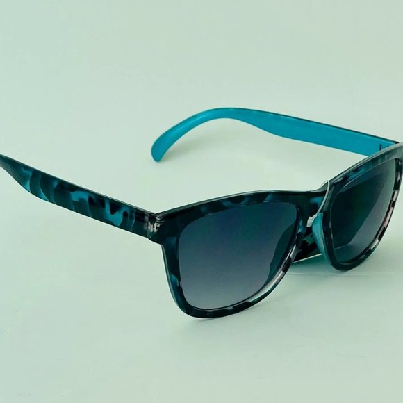 SG00688 Classic Trend Sunglasses For Women Wrap 100% UVA-UVB Protection, Blue - Picture 2 of 6